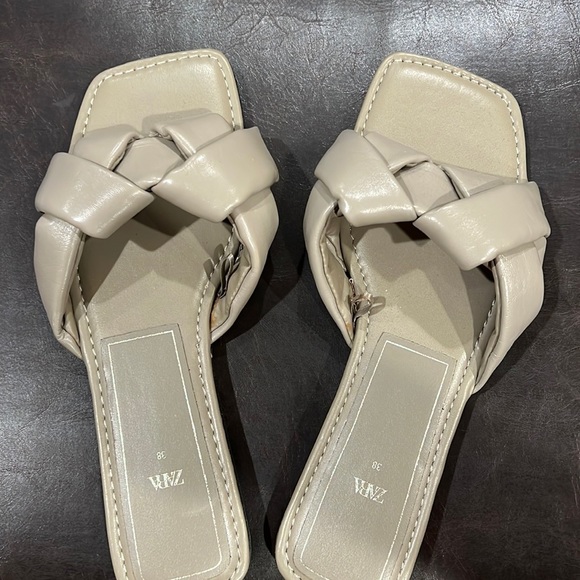Zara Shoes - Zara slip ons